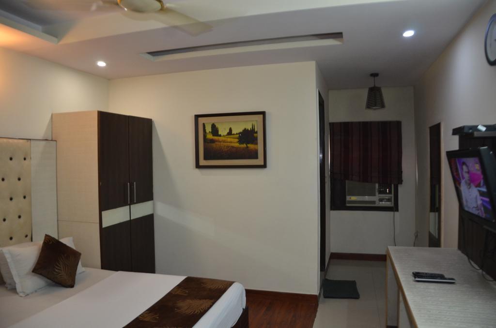 Hotel Milan Deluxe 新德里 外观 照片
