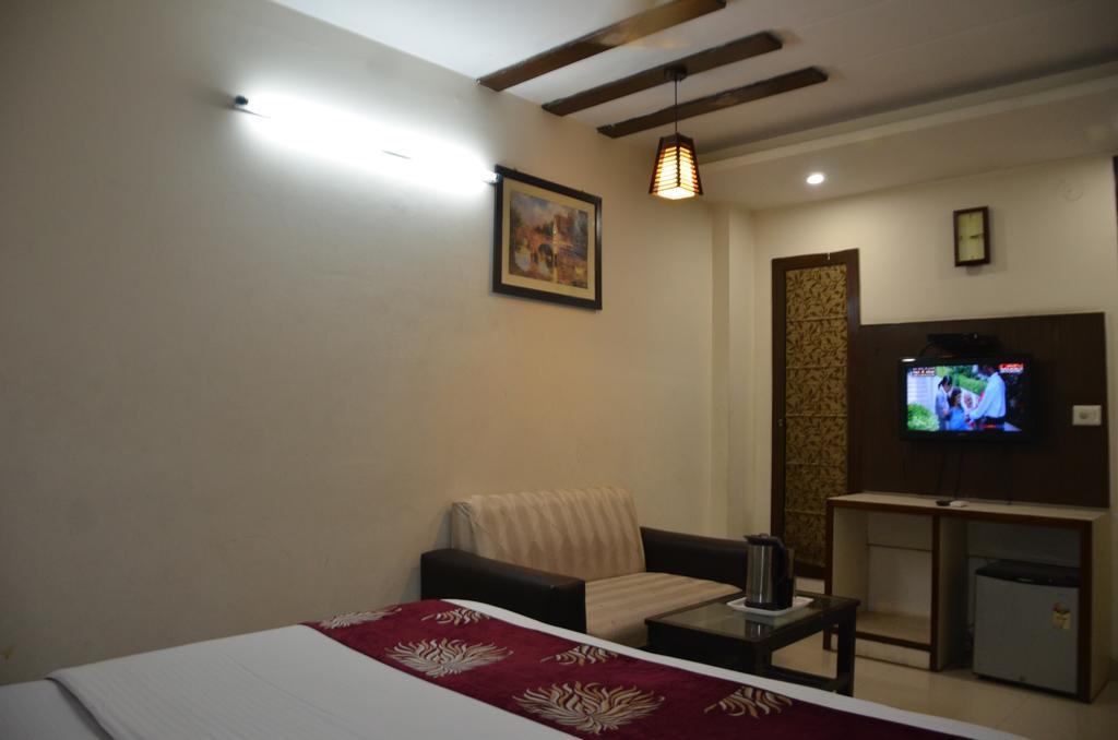 Hotel Milan Deluxe 新德里 外观 照片