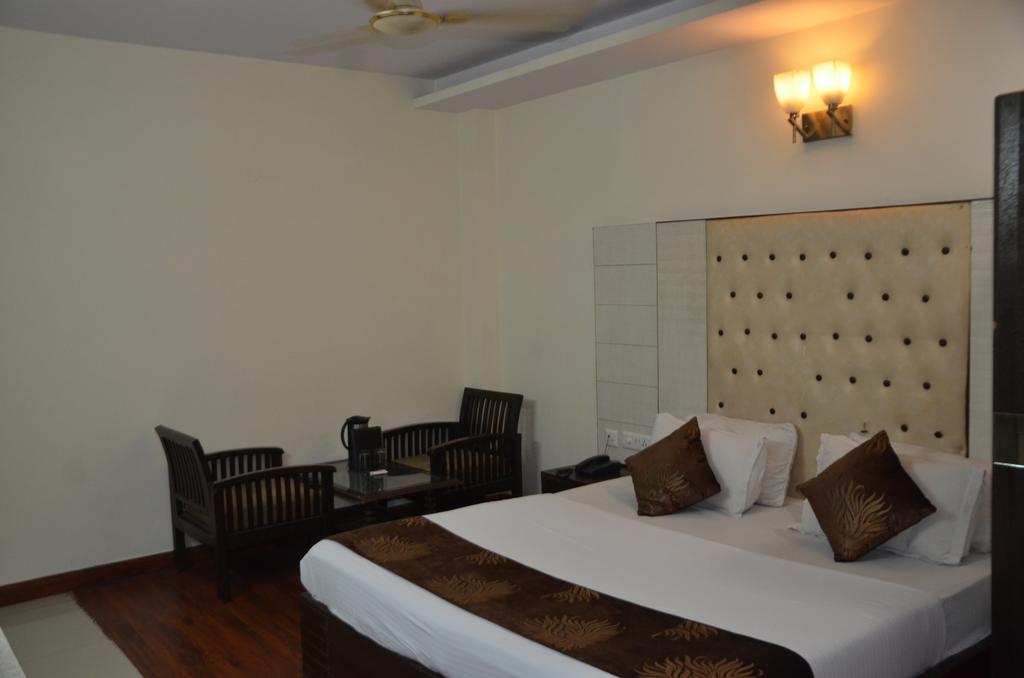 Hotel Milan Deluxe 新德里 外观 照片