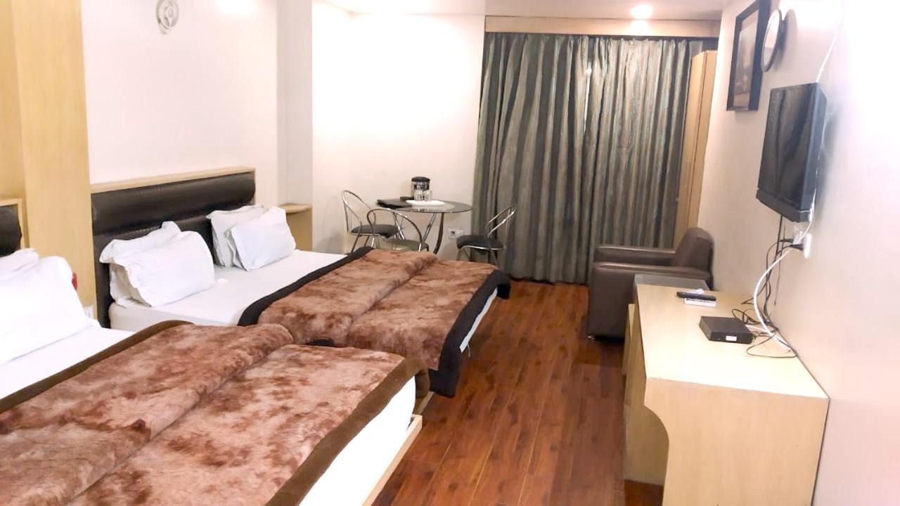 Hotel Milan Deluxe 新德里 外观 照片