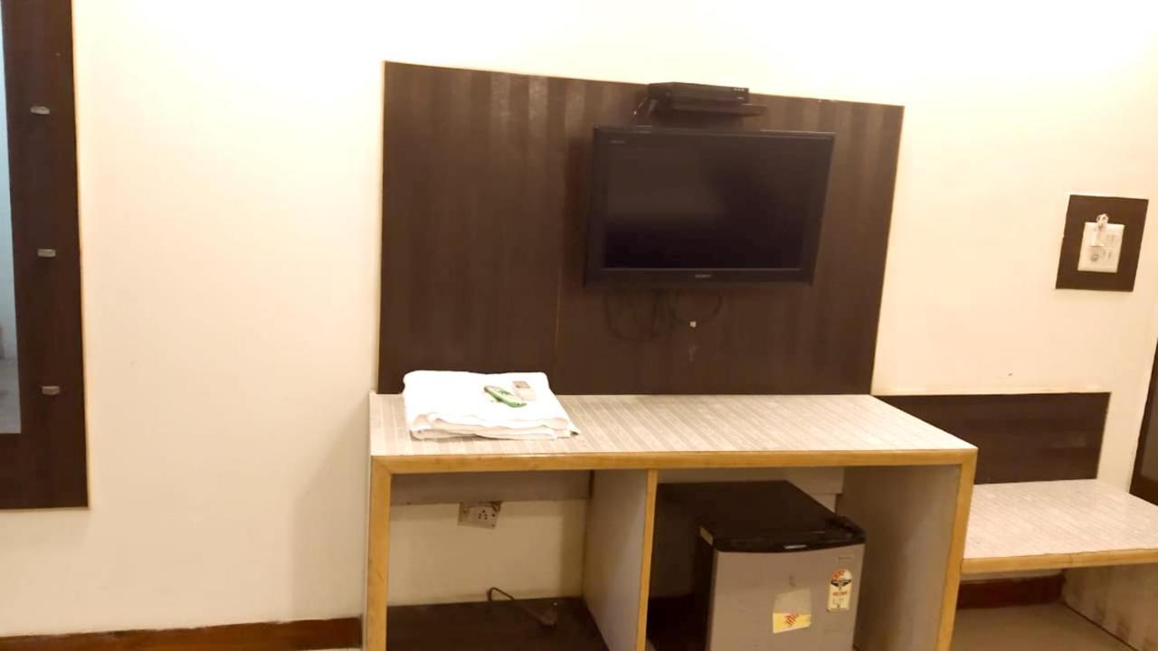 Hotel Milan Deluxe 新德里 外观 照片