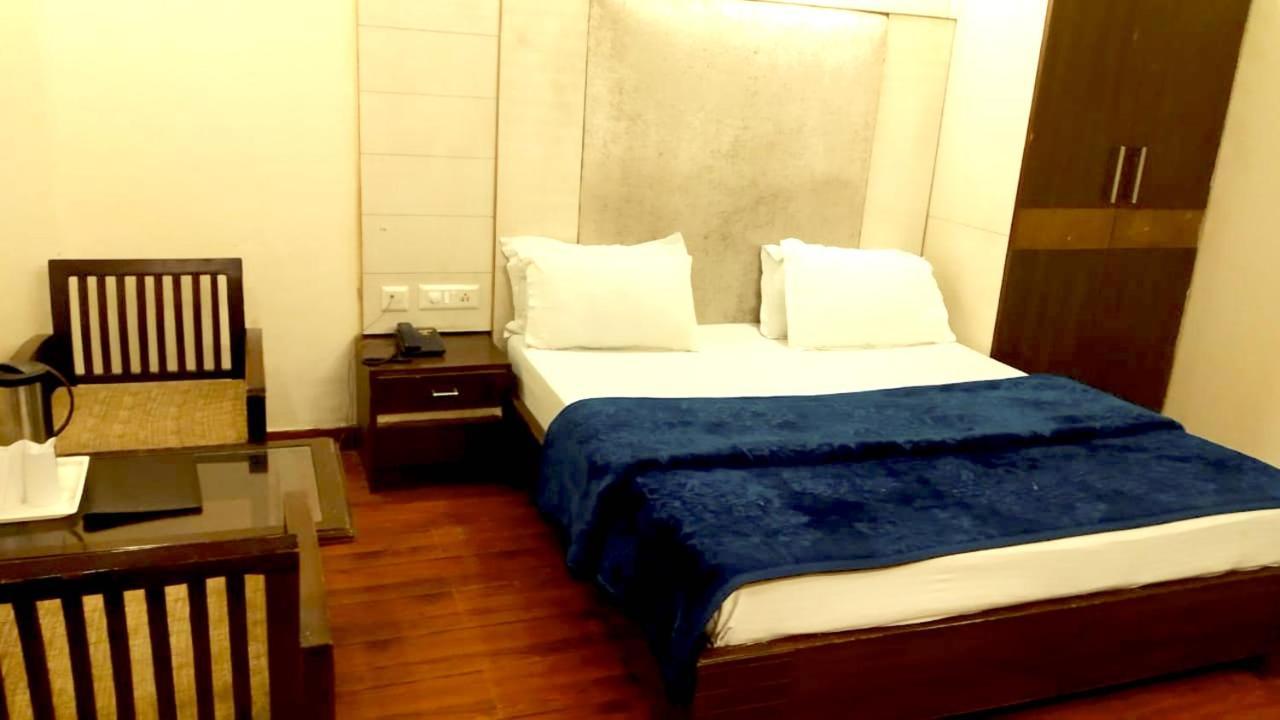 Hotel Milan Deluxe 新德里 外观 照片