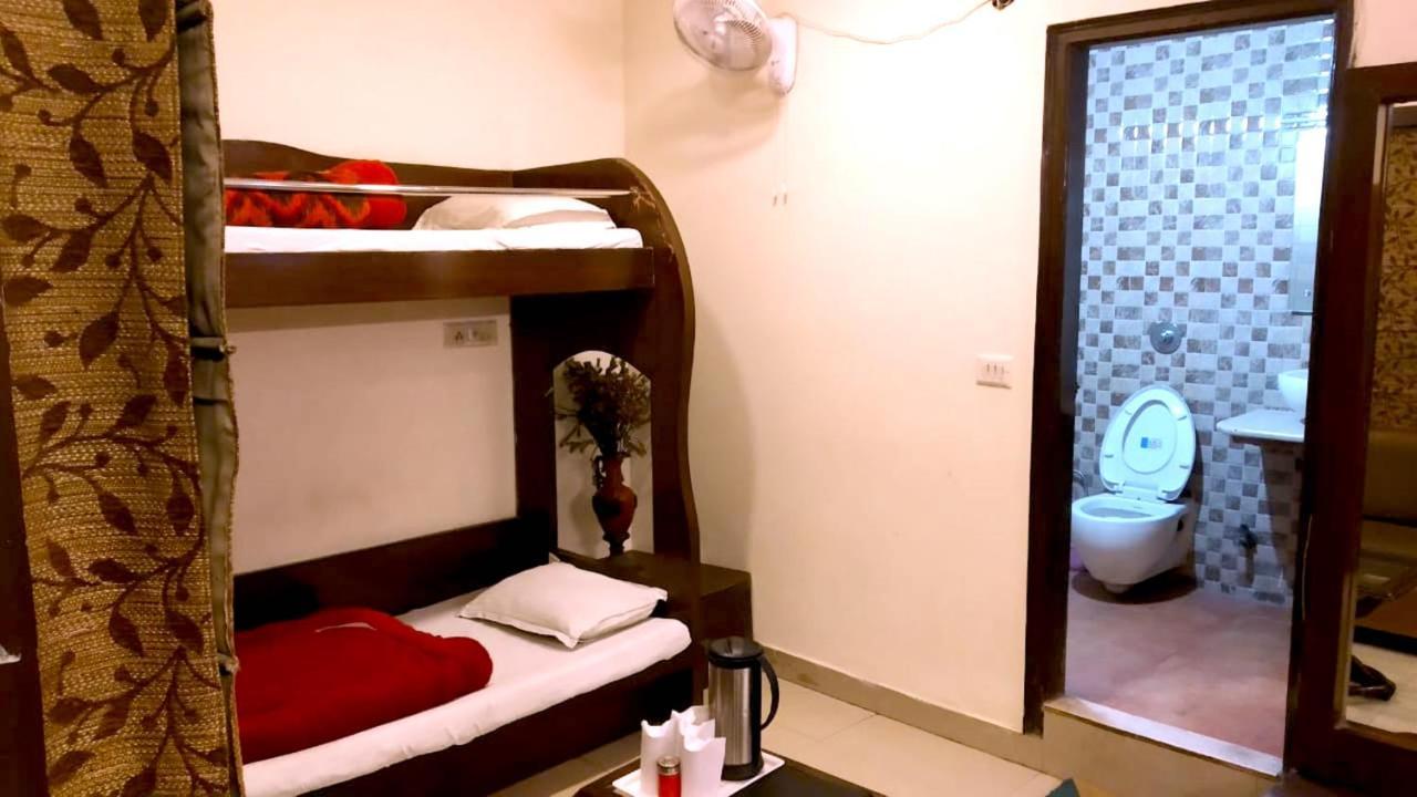 Hotel Milan Deluxe 新德里 外观 照片