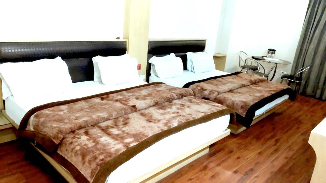 Hotel Milan Deluxe 新德里 外观 照片