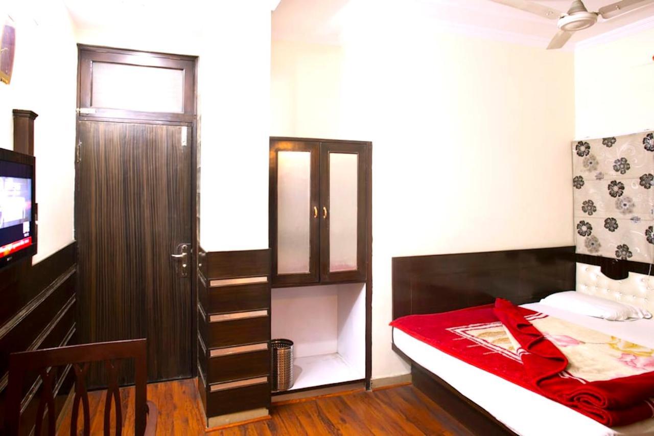 Hotel Milan Deluxe 新德里 外观 照片